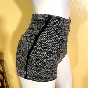 Tweet high waist short short
